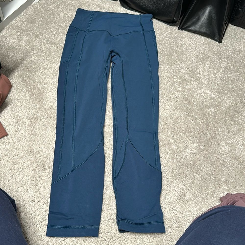 Lululemon women’s size 4 Pace Rival High Rise Crop Leggings 22”